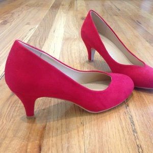 Red pumps